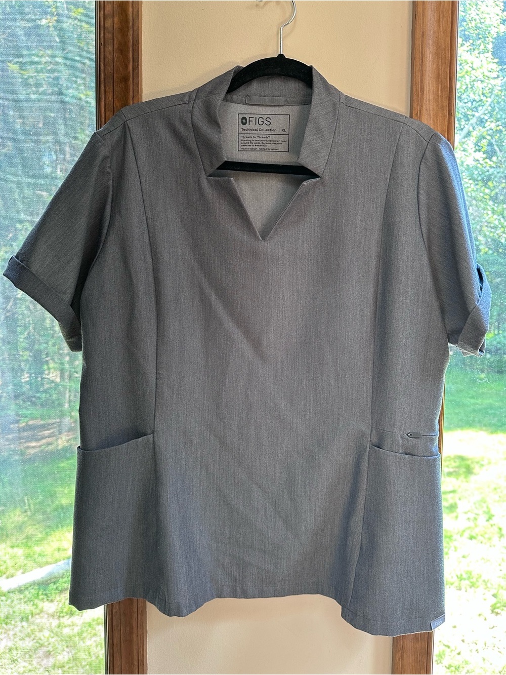 FIGS Women's Gray Short-Sleeve V-Notch Scrub Top
